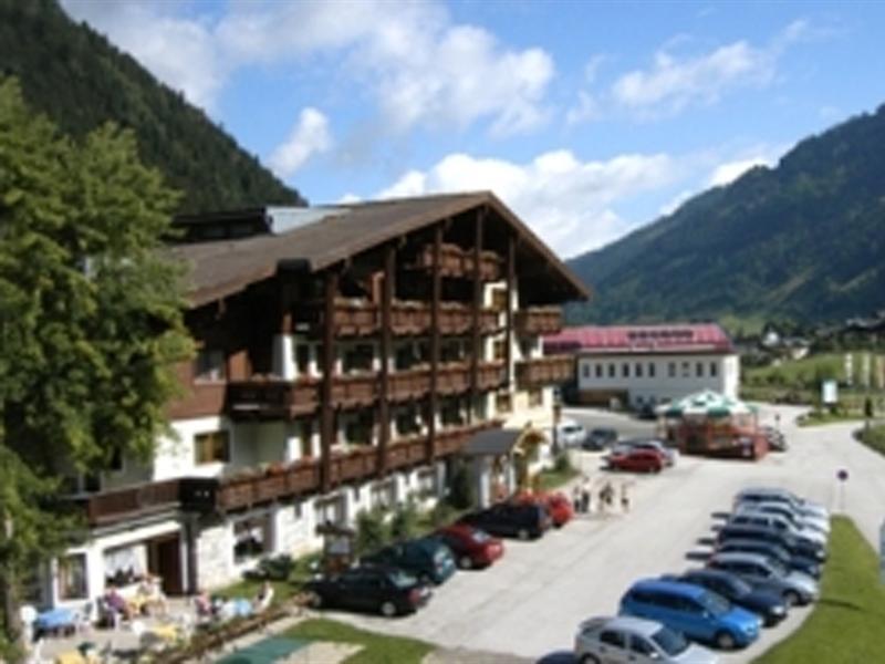 Hotel Hubertus Fuegen Exterior photo