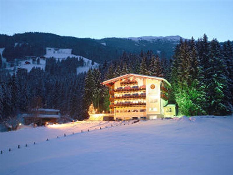 Hotel Hubertus Fuegen Exterior photo